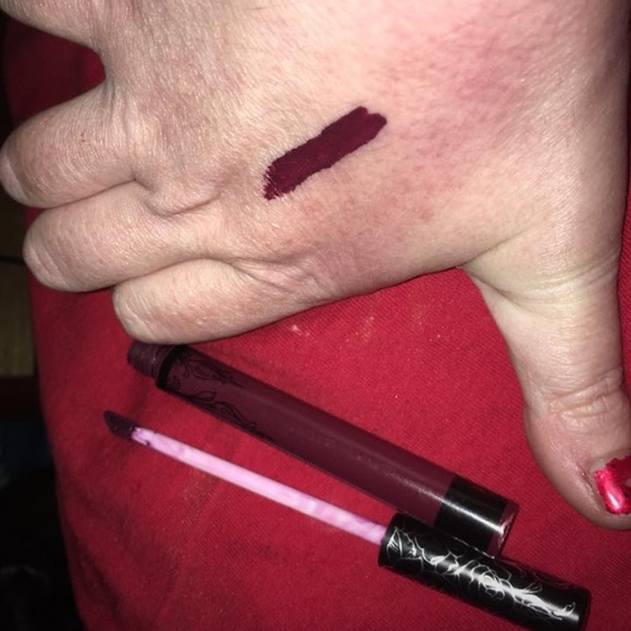 Makeup - Picture 3 of 8